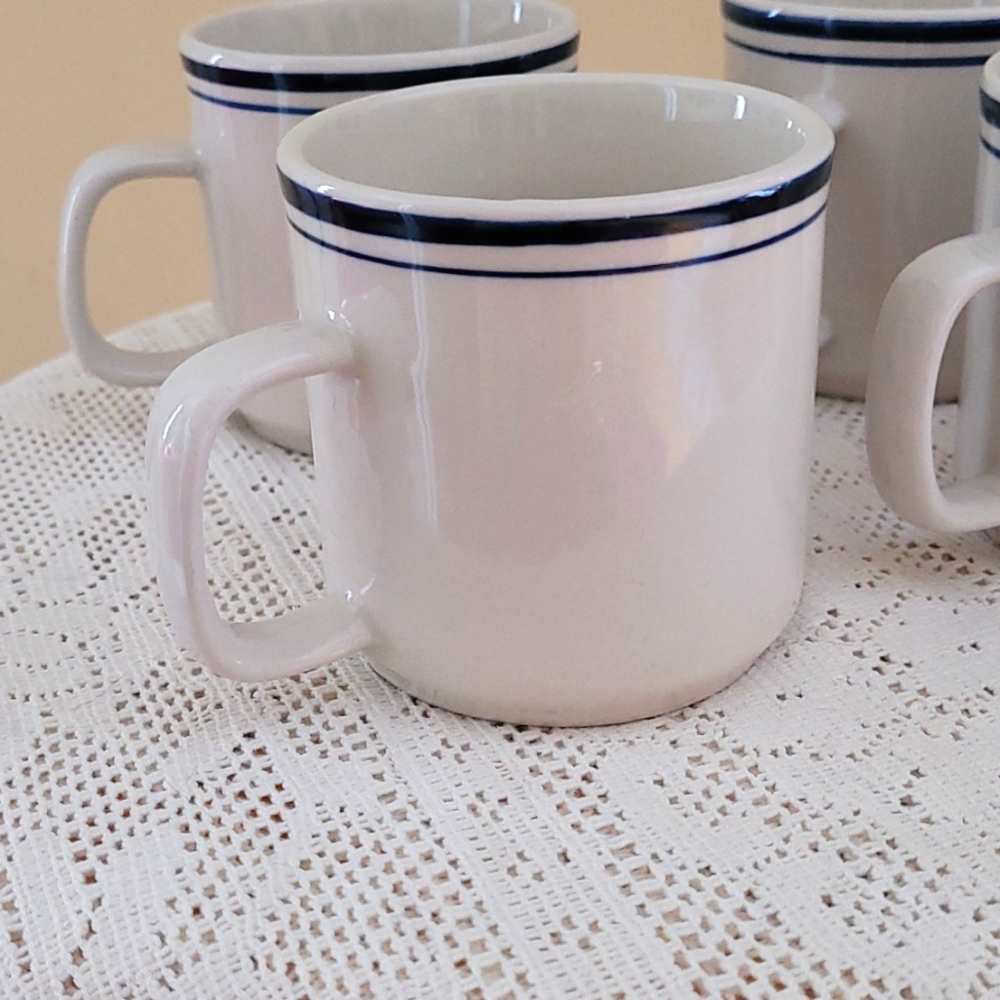 Newcor stoneware set of 4